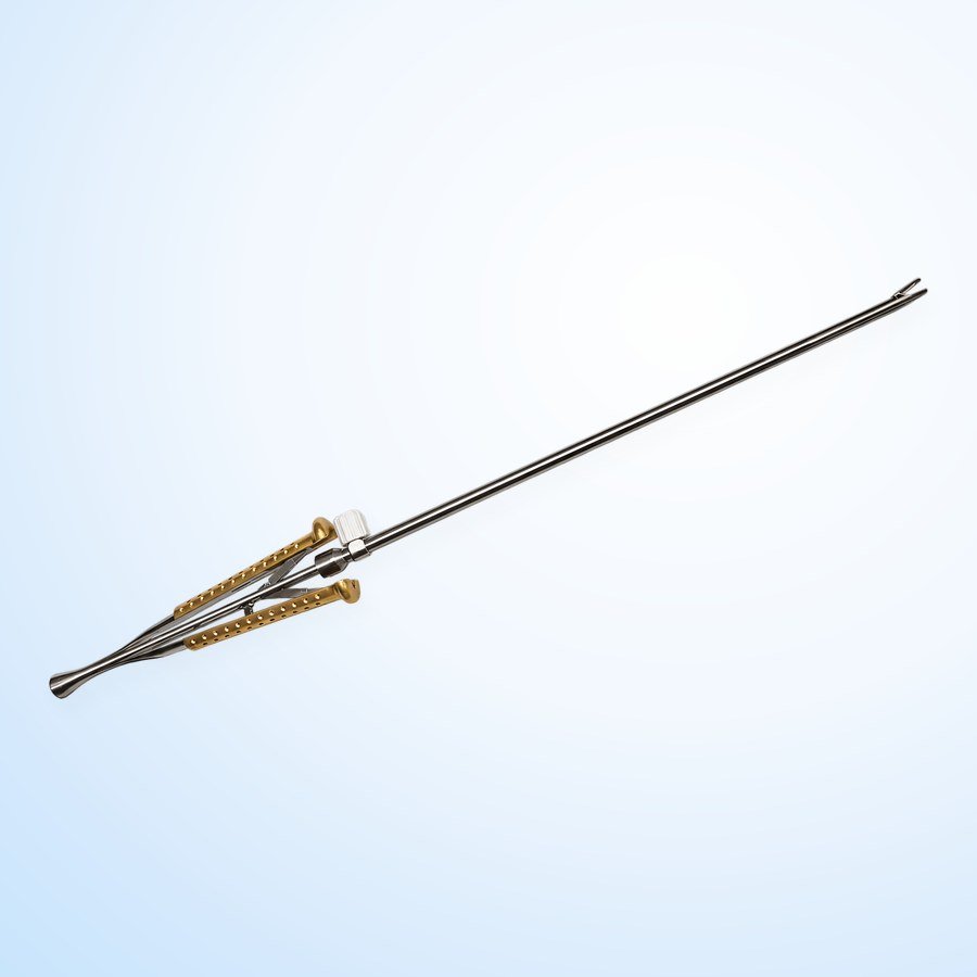 Präzisionsinstrument von Dausch für die Kardiochirurgie: Instrument mit goldfarbenen Griffschalen und langem Schaft